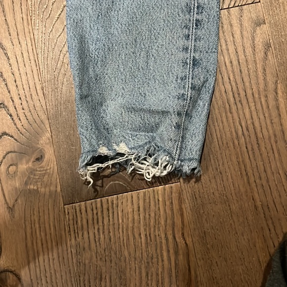 Levi’s Wedgie - Picture 3 of 4